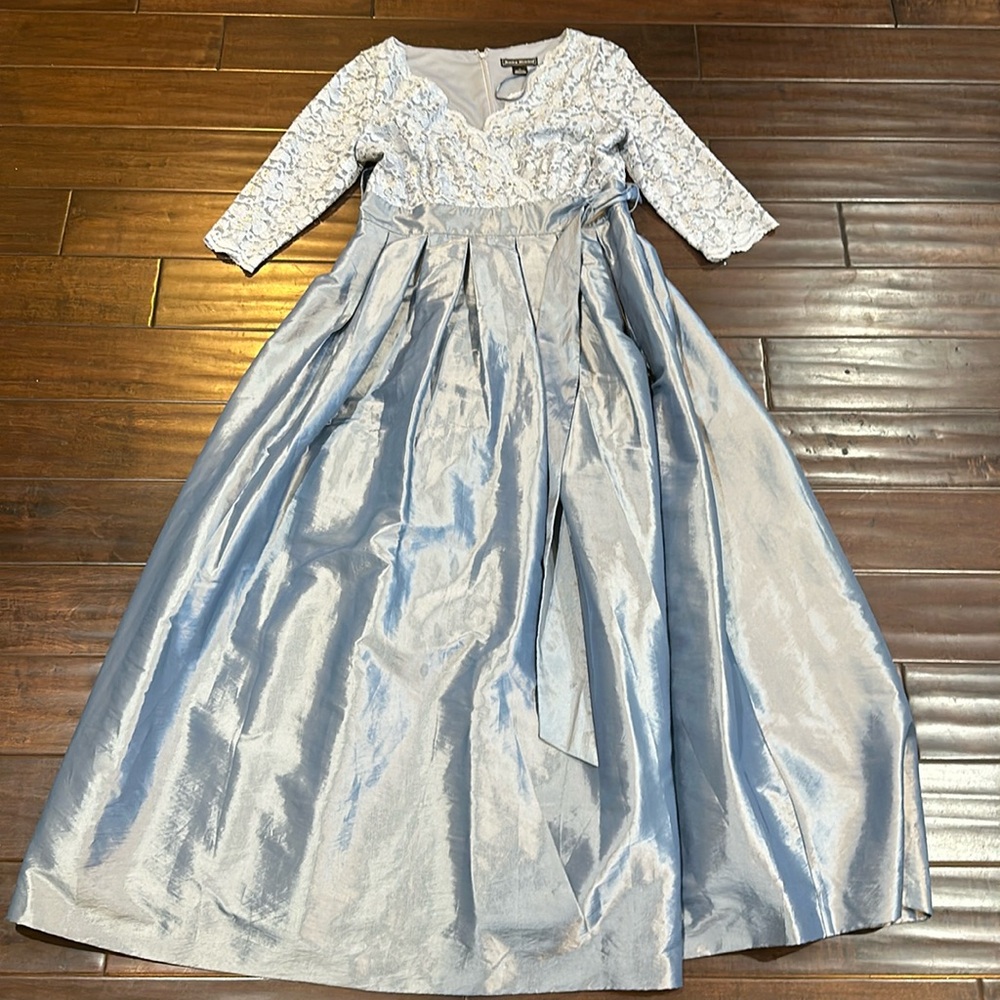 Stunning Jessica Howard baby blue ball gown dress